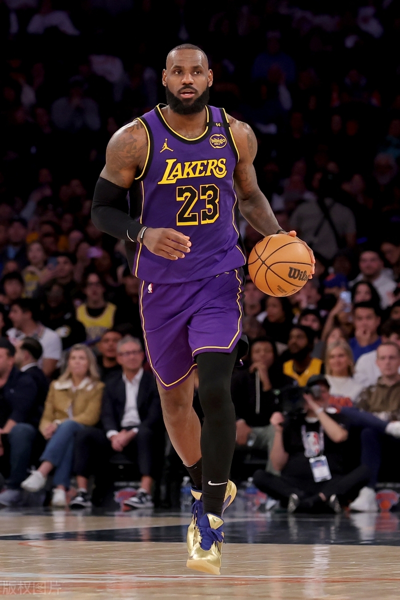 关键时刻纽约尼克斯迎来里程碑——NBA季后赛节点到来；球迷炸锅；身体对抗强度拉满的简单介绍
