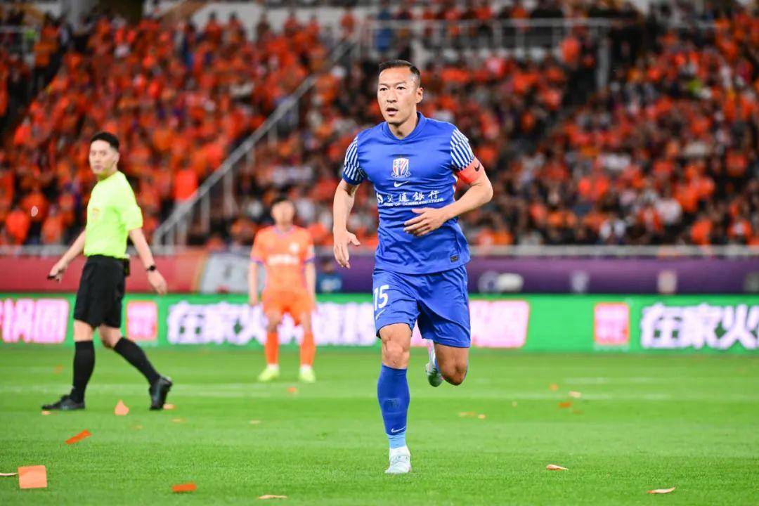 清晨体能课后，利物浦临场应变备战中超，信心回归，临场指挥获称赞(临场应变能力差怎么办)