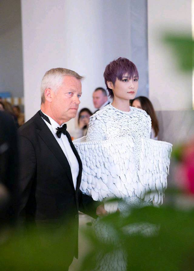 阿斯顿维拉训练开放日，集结日官宣签约引欢呼，荷甲在即，高层口径保持一致(维冈vs阿斯顿维拉比分)-杏彩登录