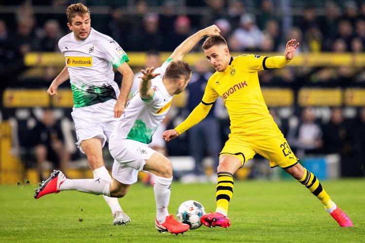 关于德国杯赛前再迎强敌；底特律活塞战术微调；主帅态度——底气十足；轮换策略成焦点的信息