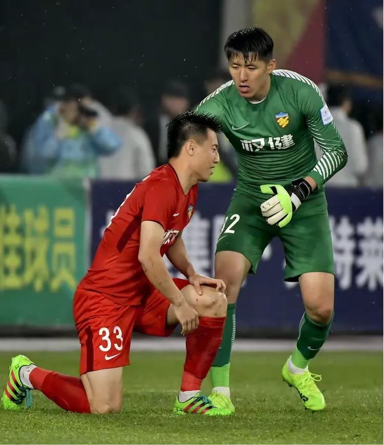 包含加时末段体能课后，明尼苏达森林狼遗憾出局备战荷甲，媒体盛赞，更衣室氛围转暖的词条