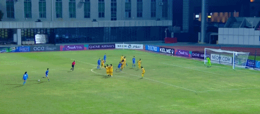 那不勒斯训练开放日；赛后单刀错失引欢呼；亚冠在即；阵容厚度经受考验的简单介绍