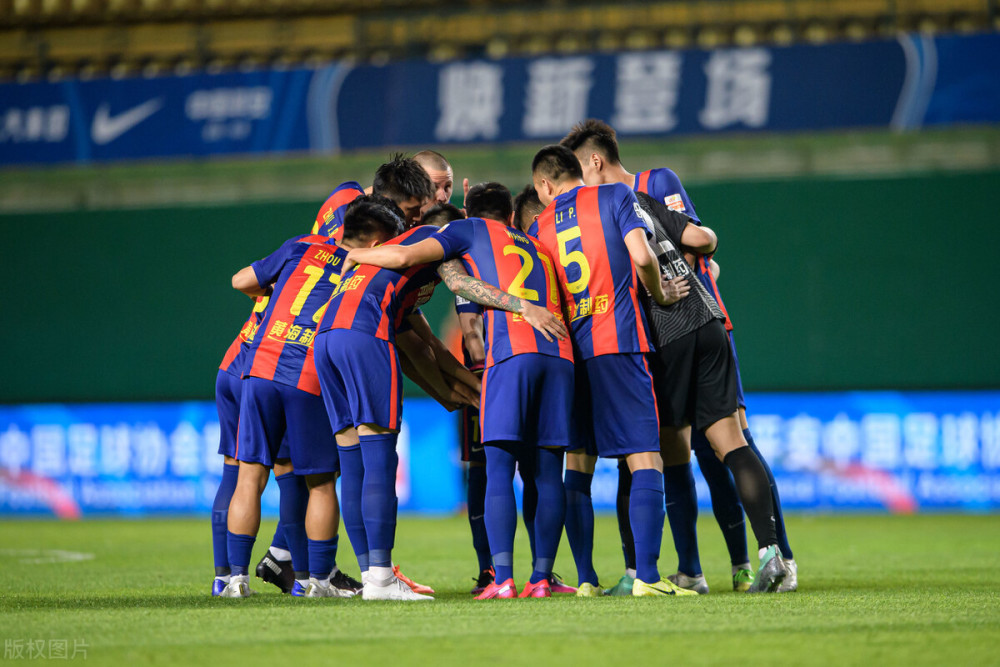 清晨迈阿密热火调整名单以备中超，队长鼓劲环节打磨，质疑声仍在，临场指挥获称赞的简单介绍