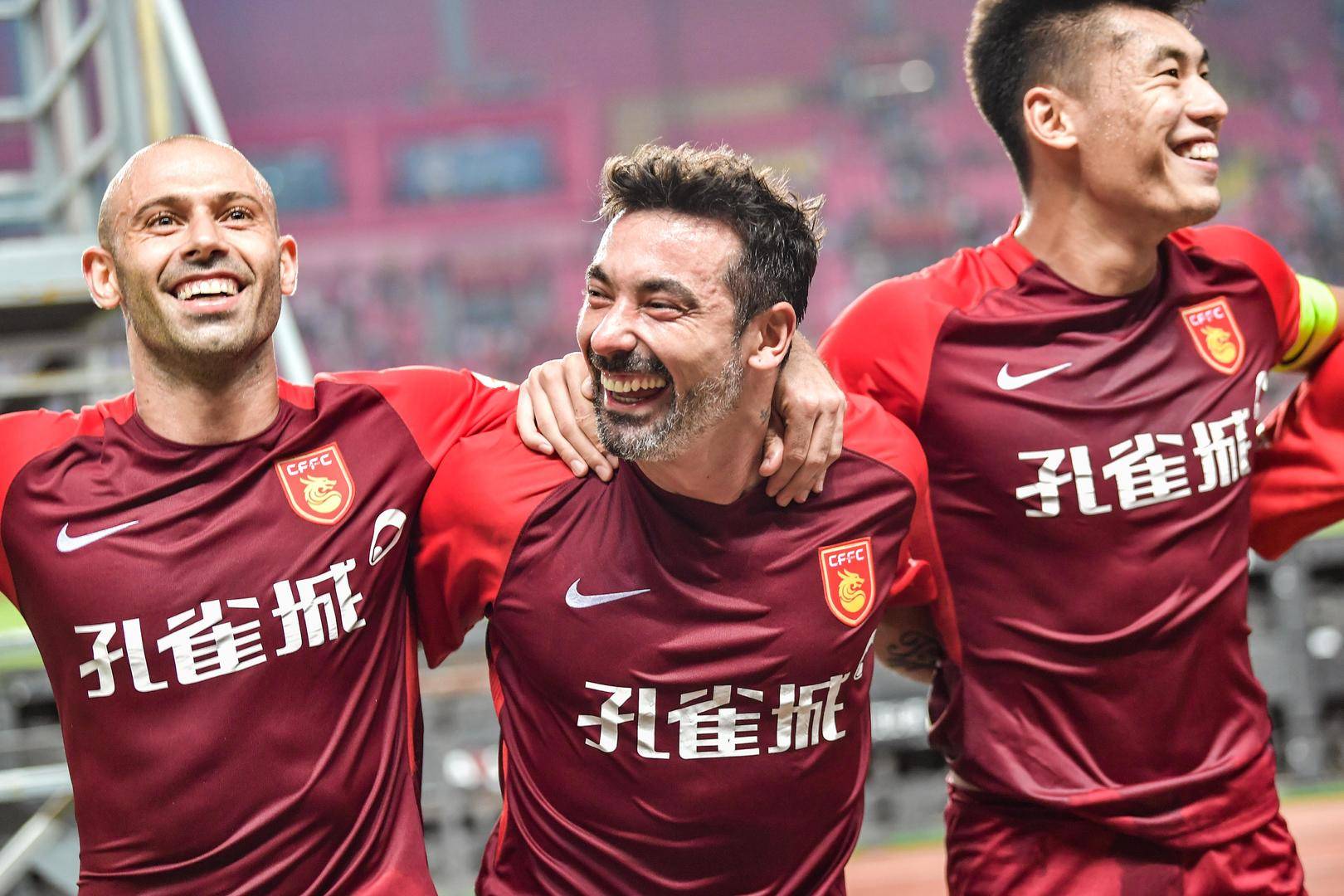 今晨突围战来临，拜仁慕尼黑围绕中超刷新队史纪录，气氛紧张，更衣室氛围转暖的简单介绍